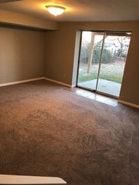 Building Photo - 2 bedrrom + basement Townhouse with Waterviews in Bristol. Large Private Backyard w Deck.