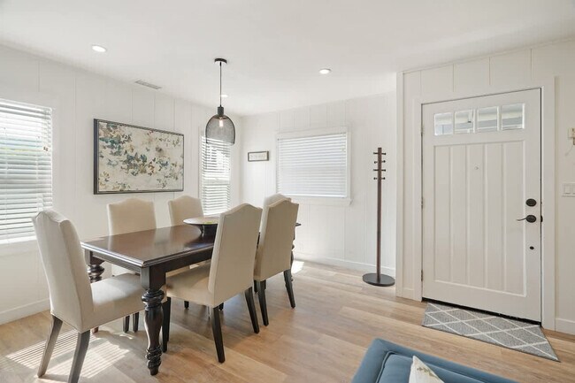 Building Photo - 2464 Jefferson St