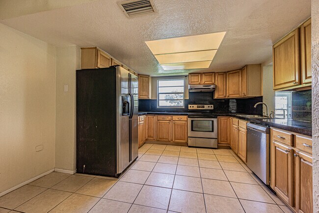 Building Photo - 4149 Floramar Ter