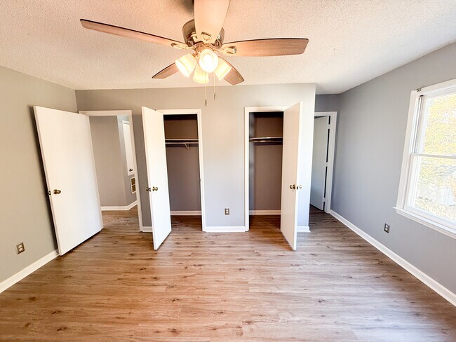 Building Photo - 946 Rim Rd