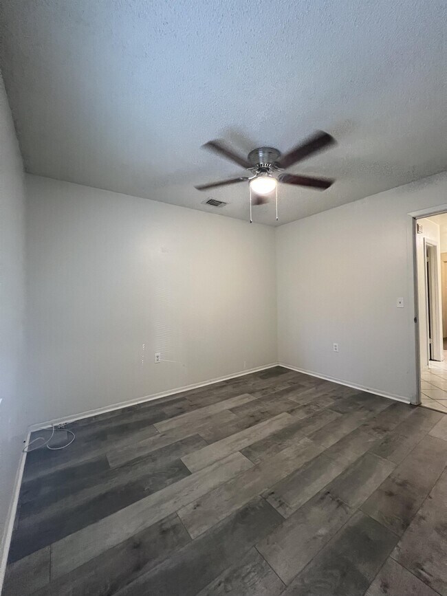 Building Photo - 9123 Alpine Trail St