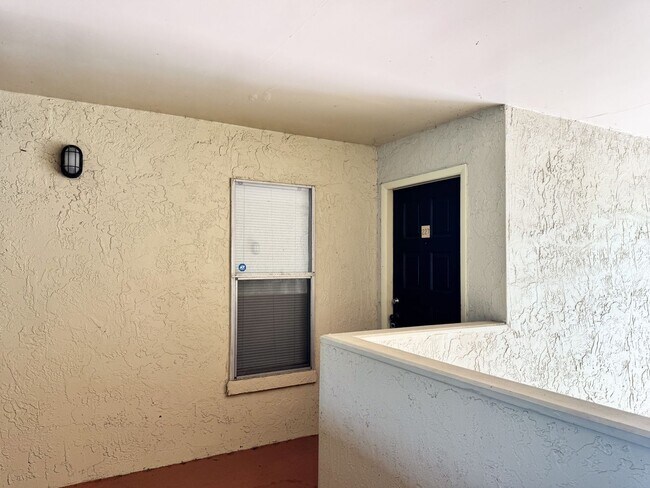 Building Photo - Spacious 1 bedroom 1 bathroom in DelRey Community!