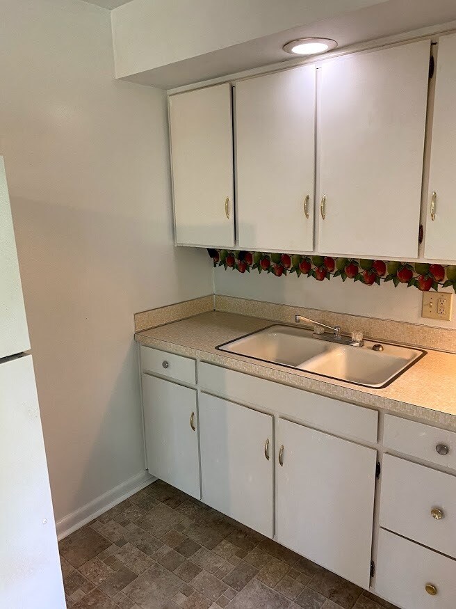 Building Photo - 126 Church St.