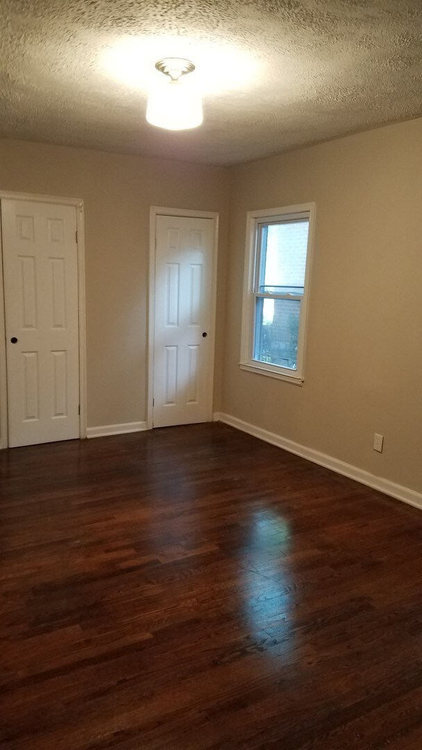 Building Photo - City of East Point Renovated Tudor Style Home