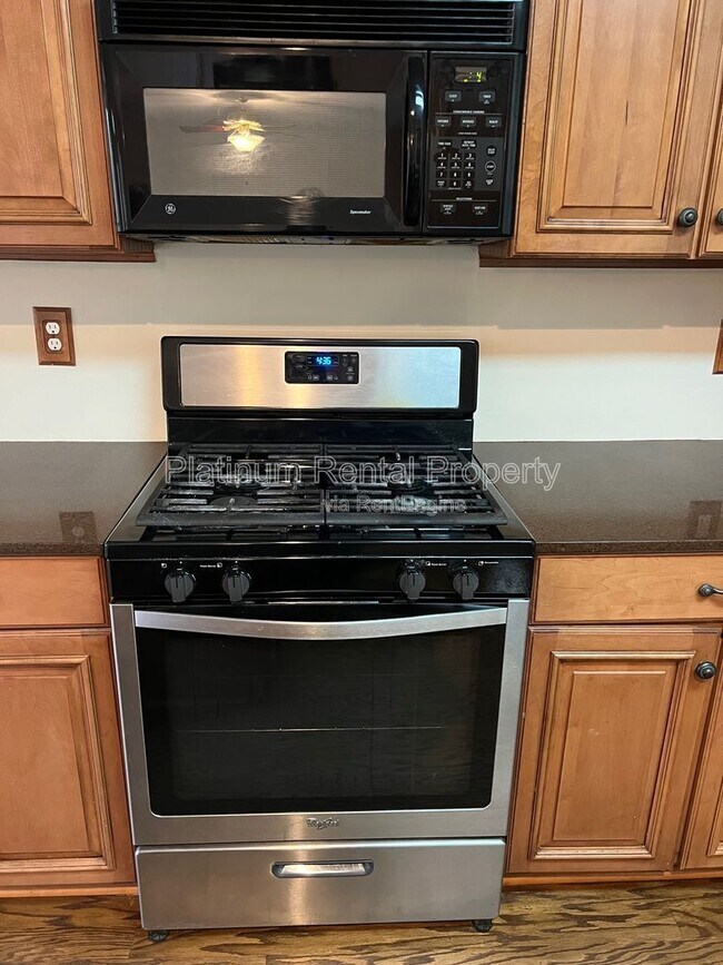 Building Photo - 7115 Red Fox Ln