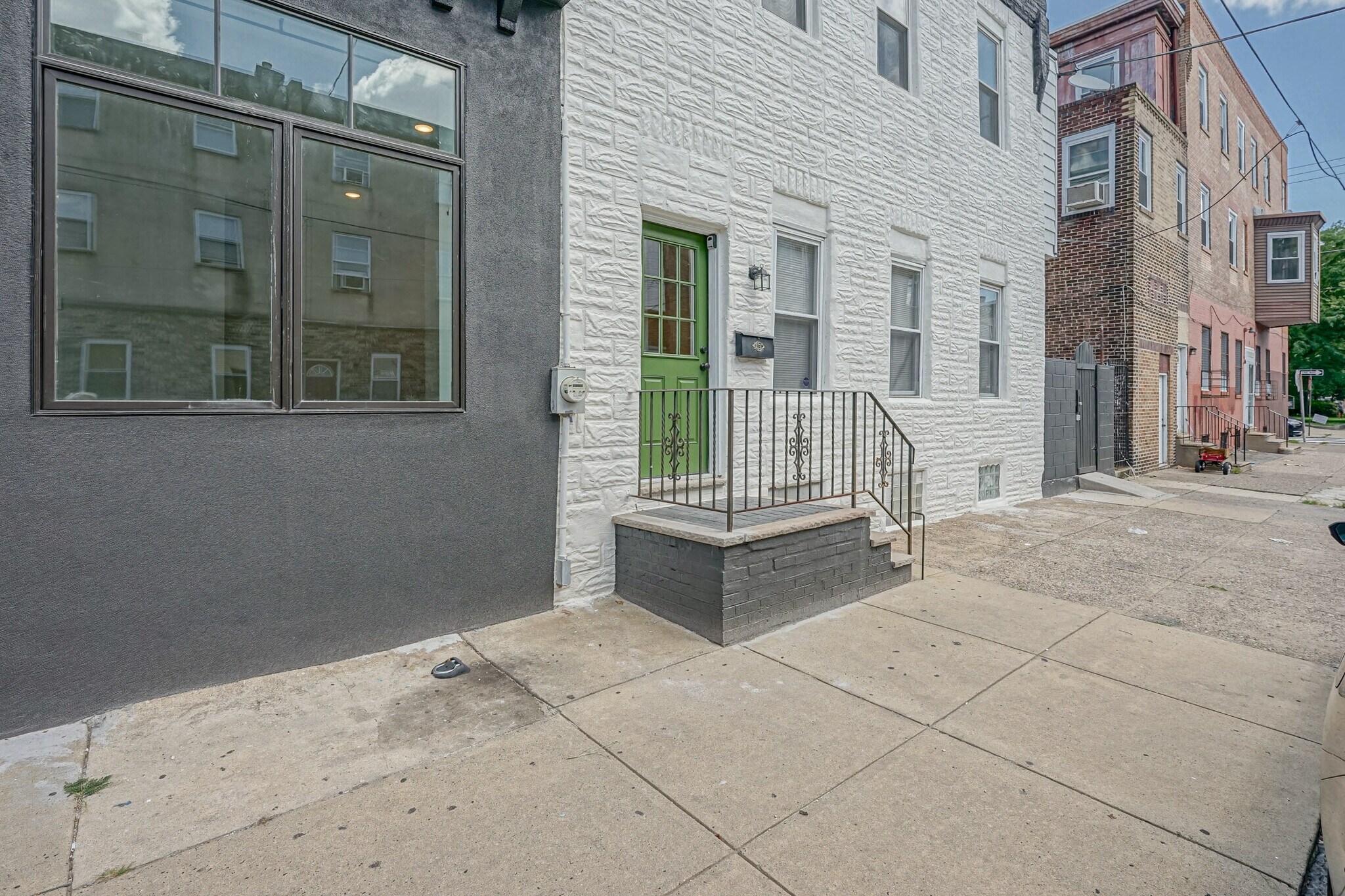 Building Photo - 1653 S Lawrence St