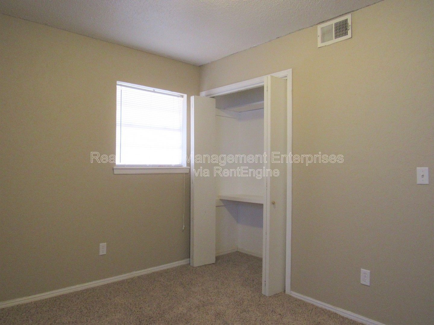 Building Photo - 637 Redstone Ave