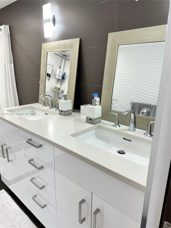 Building Photo - 401 Golden Isles Dr