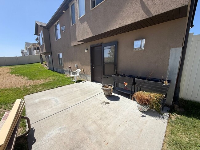 Building Photo - 5629 Far Vista Dr