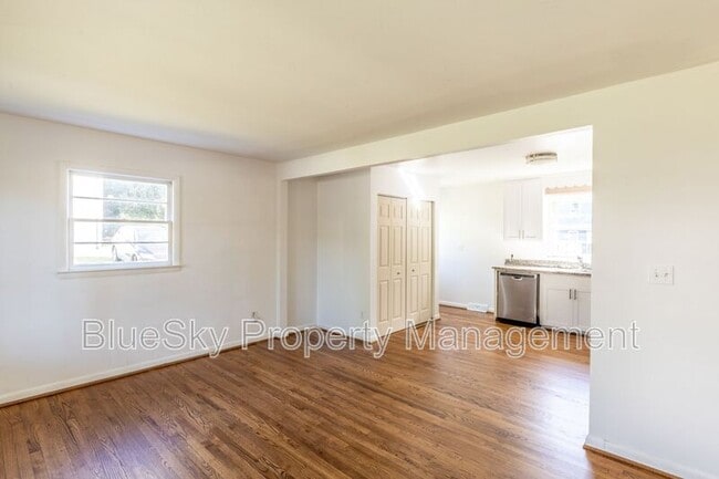 Building Photo - 104 Stratford Ct