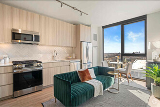 Building Photo - 508 S Damen Ave