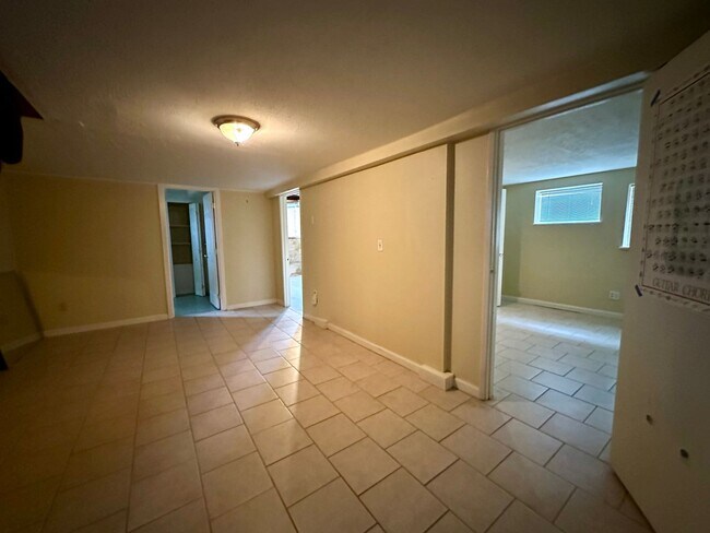 Building Photo - Charming 3 Bedroom Portland Home!
