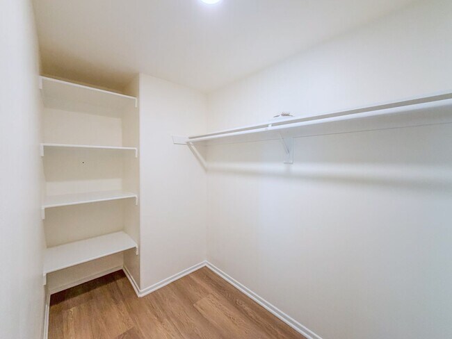 Building Photo - 3525 Sunset Ln