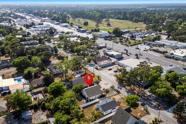 Building Photo - Coastal Living at its Best: Charming 3-Bedroom Near the Beach