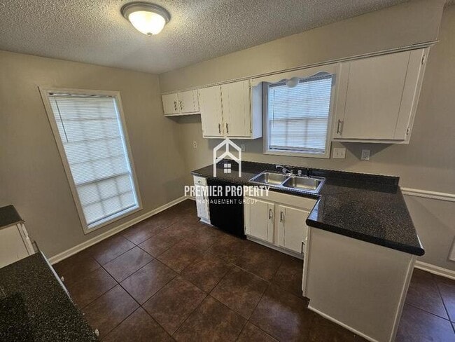 Building Photo - 6856 Starkenburg Ln