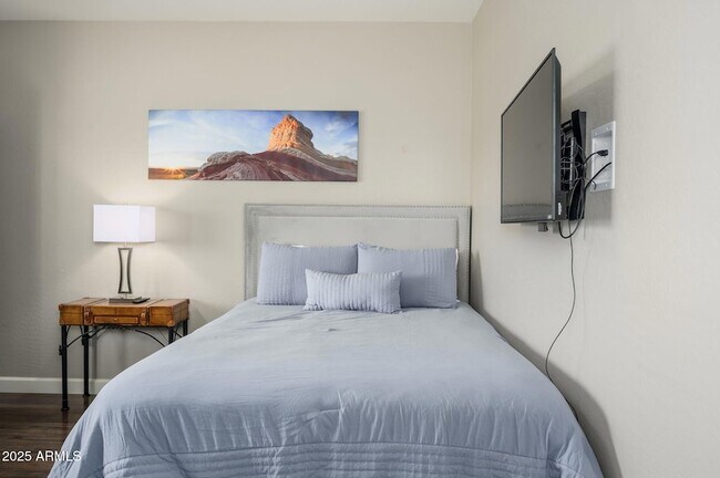Building Photo - 6608 W Saguaro Park Ln