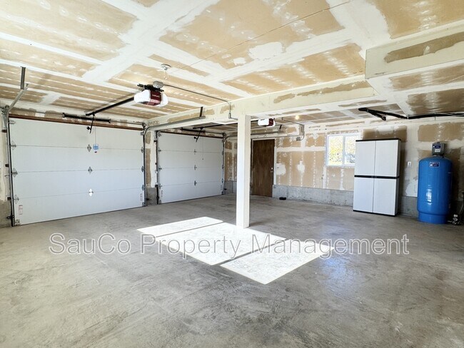 Building Photo - 21965 NW Phillips Rd