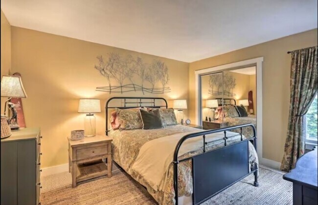 Building Photo - Charming 2BR Townhome in Lake Harmony