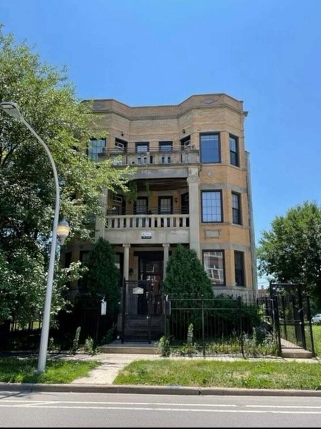 Building Photo - 1519 E Marquette Rd