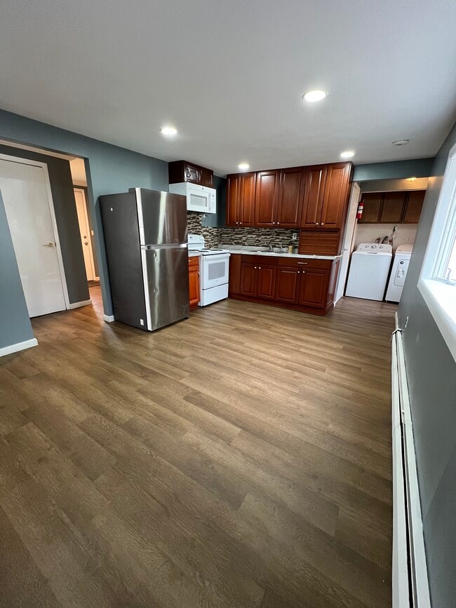 Building Photo - 37 John St