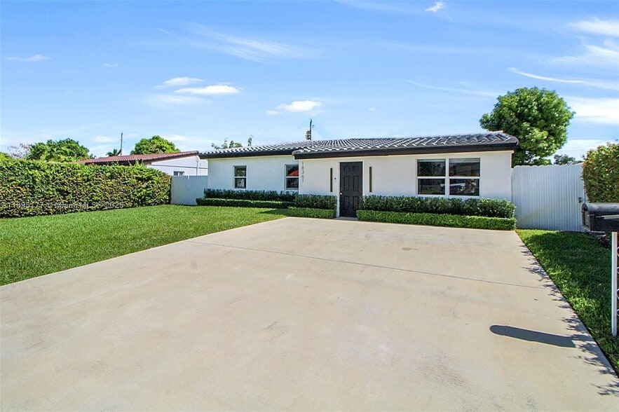 Primary Photo - 18361 NE 20th Pl