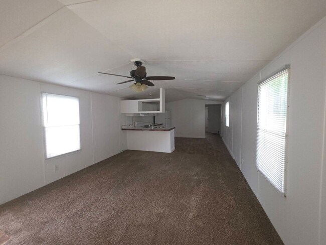 Building Photo - Ready to Move in