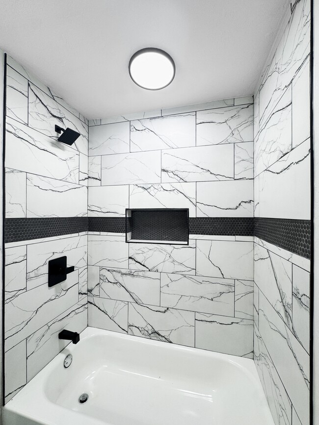 Building Photo - 513 Manor Dr