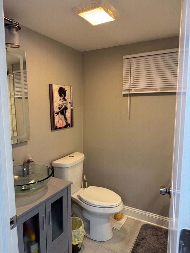 Building Photo - 1216 W 95th Pl