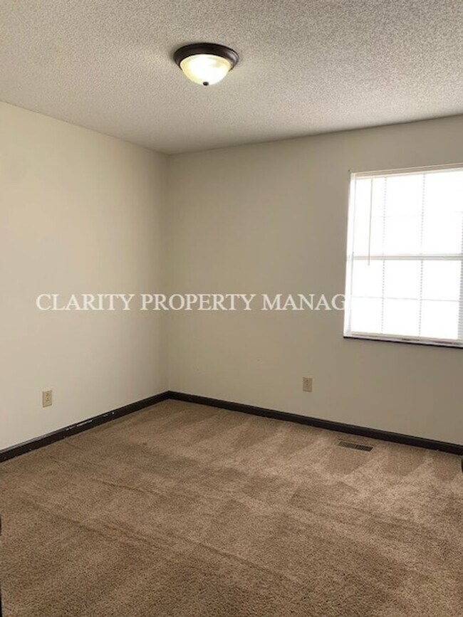 Building Photo - 2218 Cloverleaf Cir SE