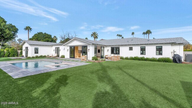 Building Photo - 6039 E Calle Camelia