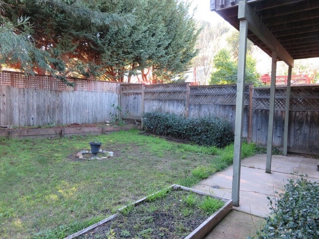 Building Photo - 3 bedroom, 2 bathroom in Scotts Valley