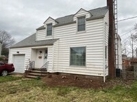 Building Photo - Large 5BR, 2BR Plain Local House - For Ren...