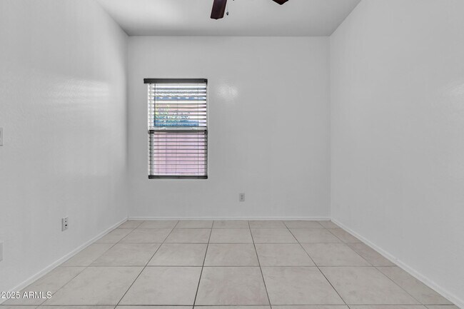 Building Photo - 2354 E Bellerive Dr