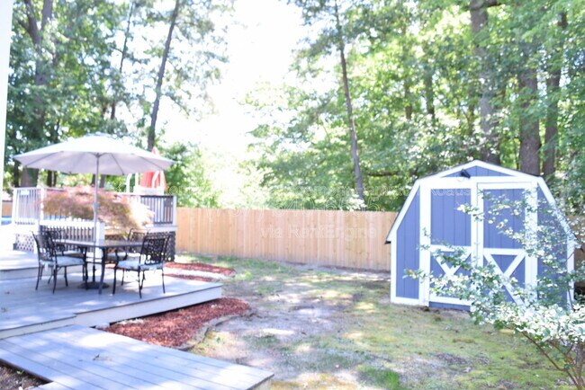 Building Photo - 826 Maywood Cir