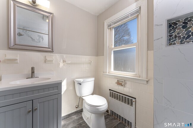 Building Photo - 233 Unionville Ave