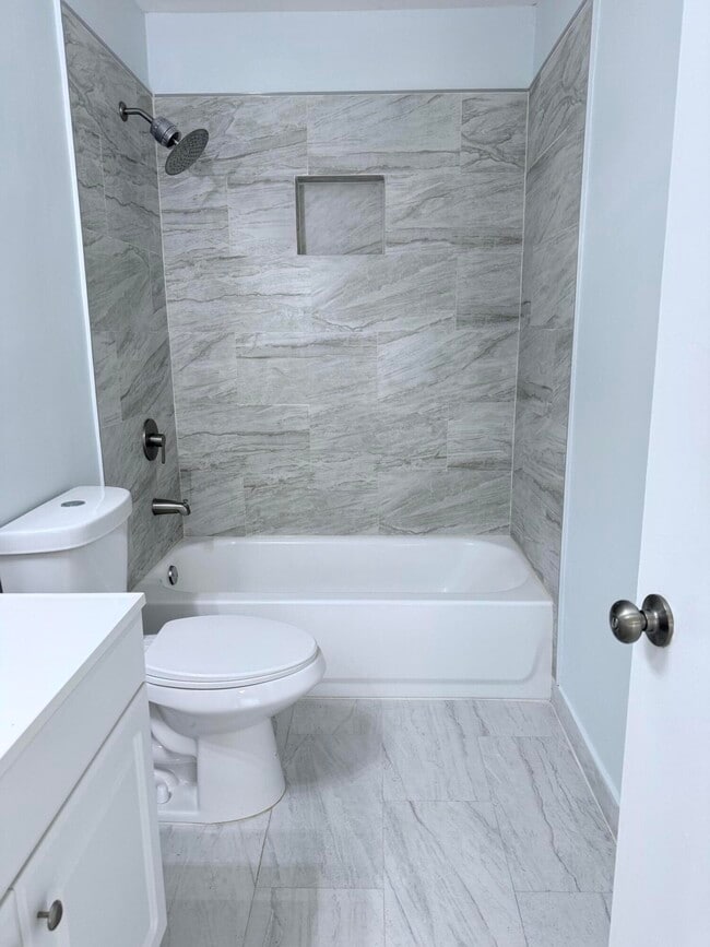 Building Photo - 9640 Oakburst Ln
