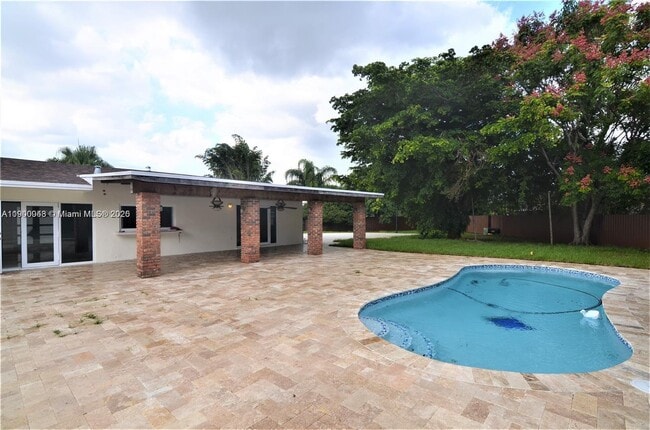 Primary Photo - 10820 SW 126th St