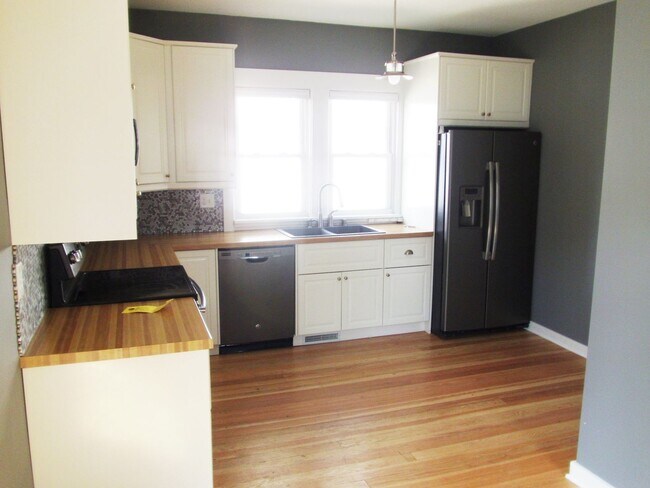 Primary Photo - 313 4th Ave NW