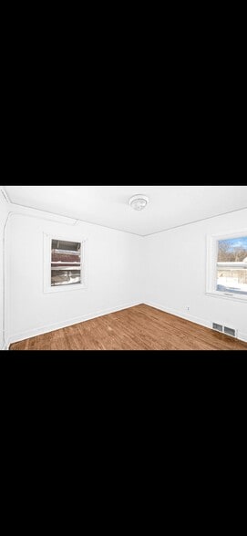 Building Photo - 445 E Oxford St