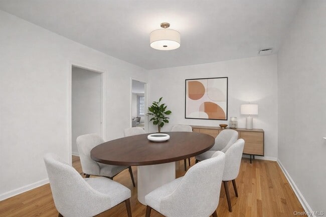 Building Photo - 6 Wildway