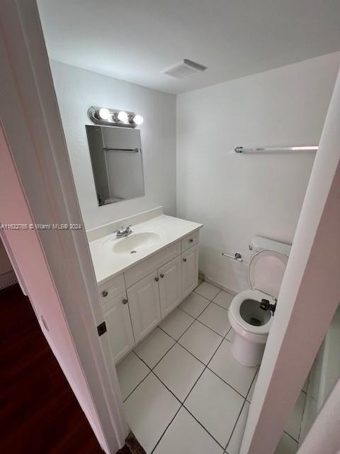 Building Photo - 1300 W 47th Pl