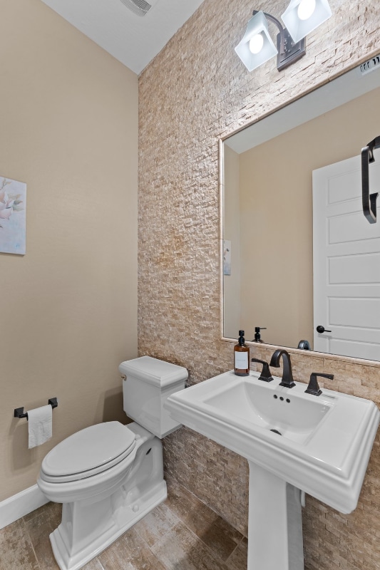 Building Photo - 3925 Gold Ridge Rd