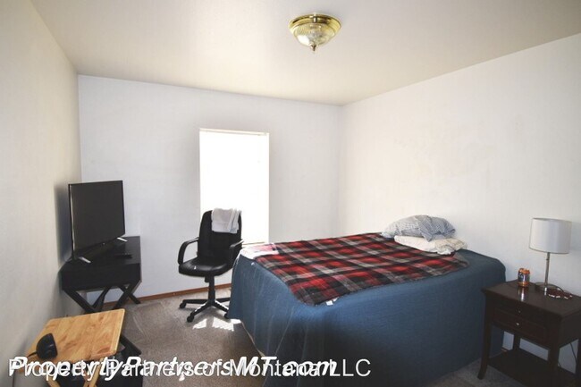 Building Photo - 204 Show Pl