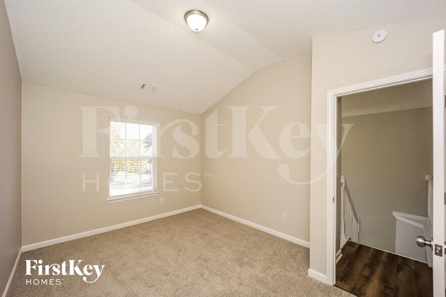 Building Photo - 528 Gristmill Ln