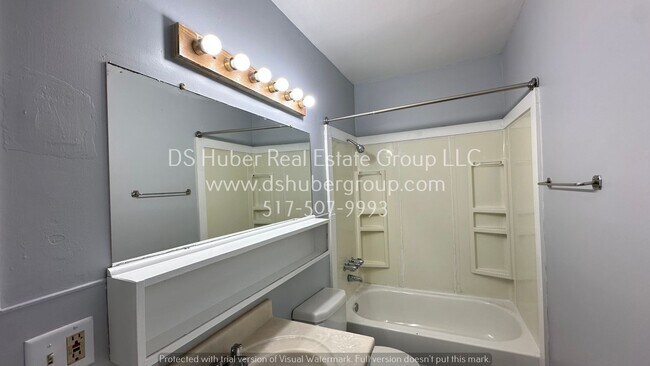 Building Photo - 208 S 8th St