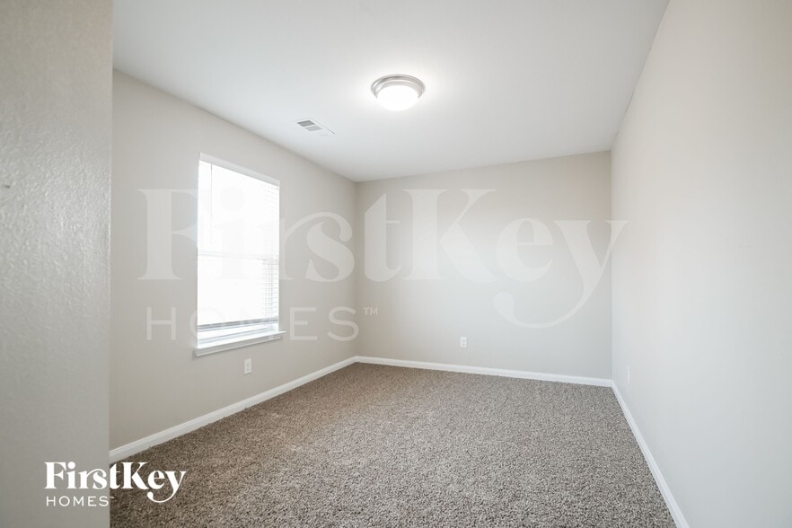 Building Photo - 710 Shady Meadow Ln