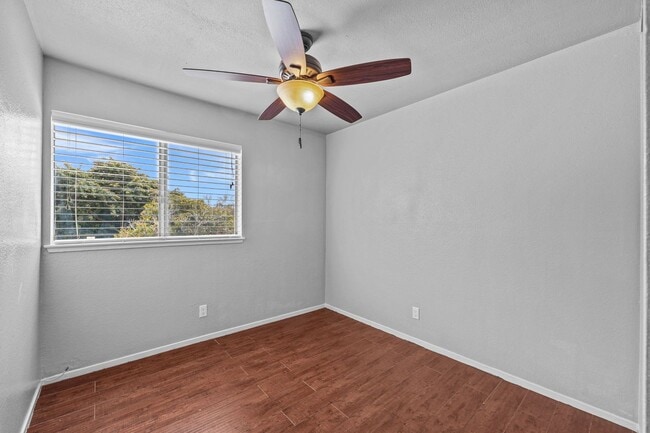 Building Photo - Beautiful Townhome in Mission Viejo