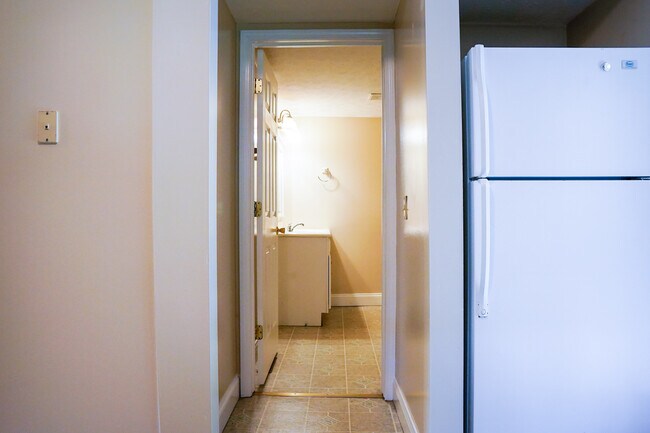 Building Photo - 124 Crain Ave