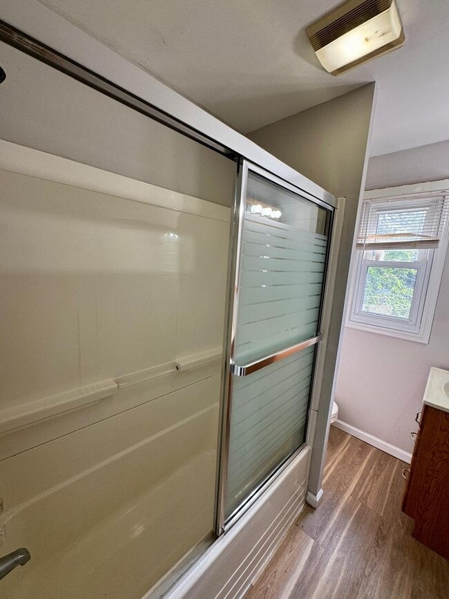 Building Photo - Spacious 3 Bedroom House with 1 bath for R...