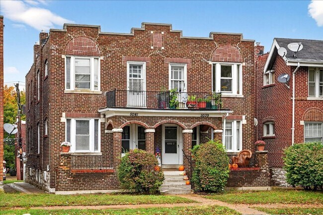 Building Photo - Sh'Cuuute!